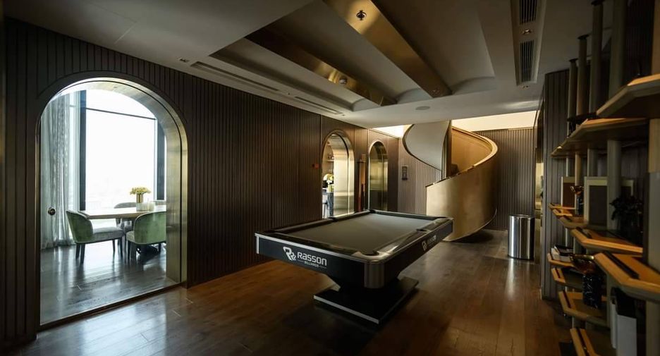 For sale 3 ベッドルーム condo in Phra Khanong, Bangkok