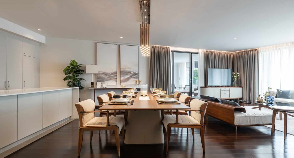 For sale 3 bedrooms condo in Watthana, Bangkok