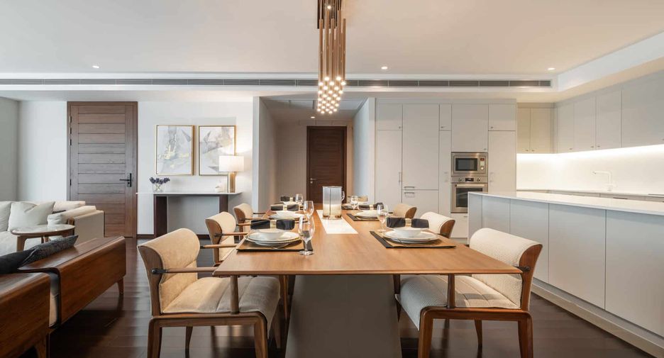 For sale 3 bedrooms condo in Watthana, Bangkok