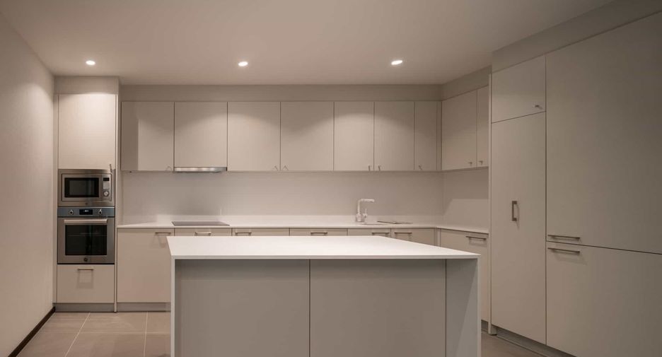 For sale 3 bedrooms condo in Watthana, Bangkok