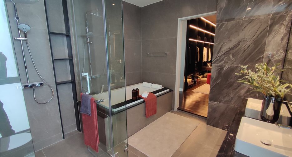 For sale 5 bedrooms house in Bang Na, Bangkok
