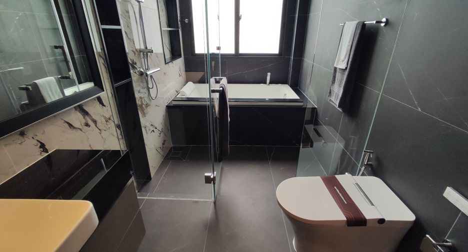 For sale 5 bedrooms house in Bang Na, Bangkok