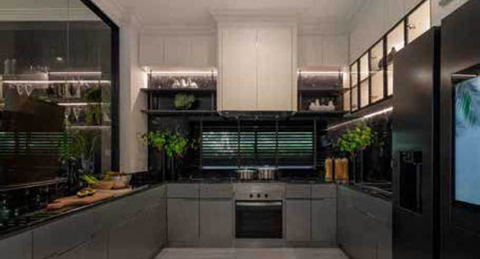 For sale 4 bedrooms house in Thawi Watthana, Bangkok