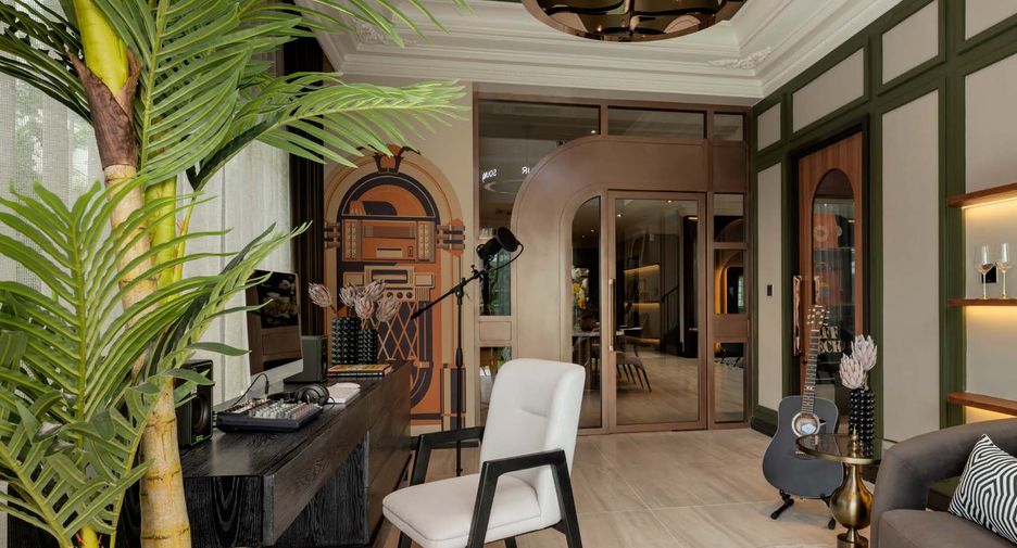 For sale 5 bedrooms house in Thawi Watthana, Bangkok