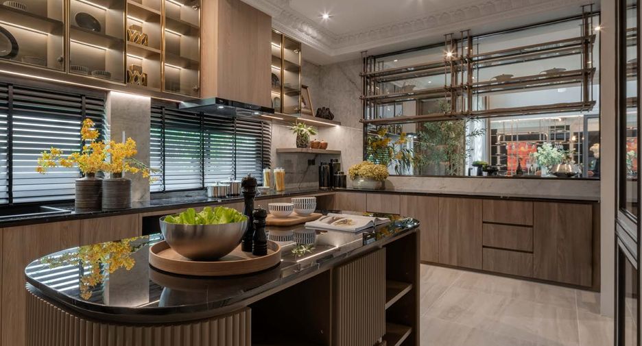 For sale 6 bedrooms house in Thawi Watthana, Bangkok