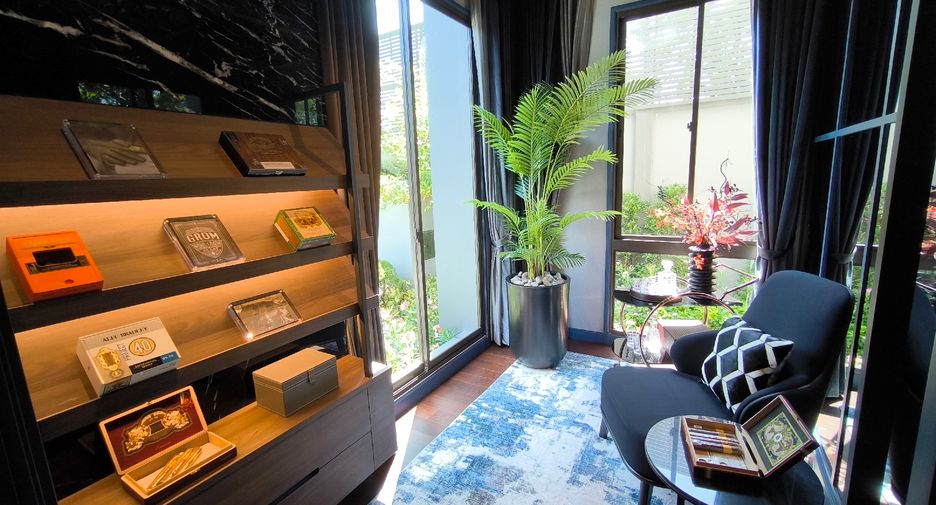 For sale 4 bedrooms house in Thawi Watthana, Bangkok