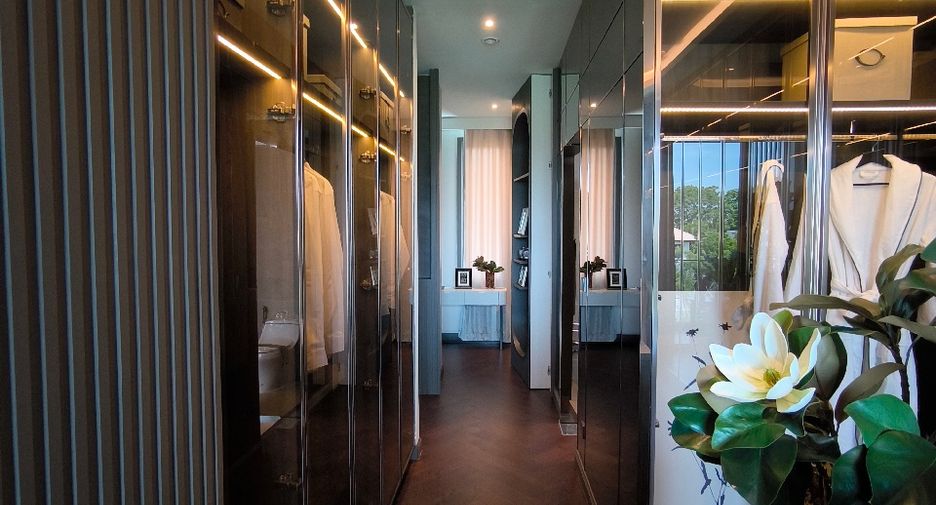 For sale 5 bedrooms house in Thawi Watthana, Bangkok