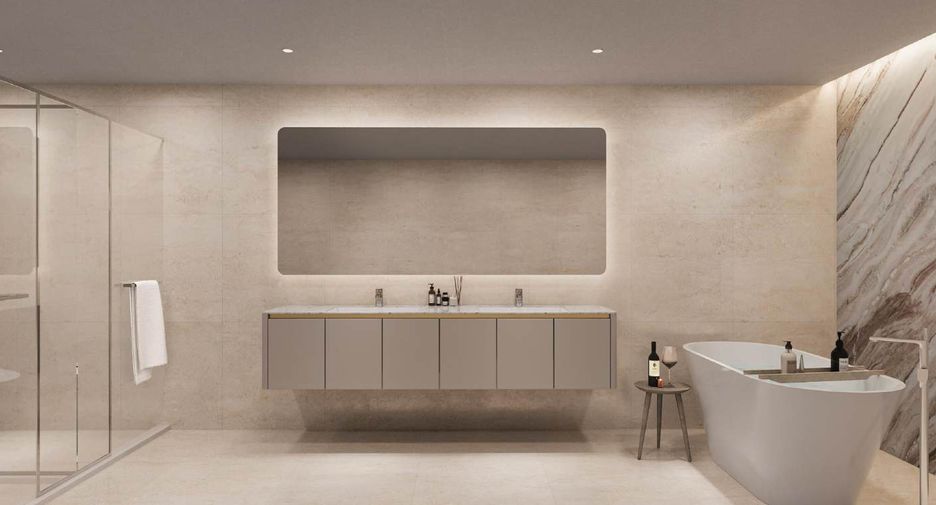 For sale 3 bedrooms condo in Khlong Toei, Bangkok
