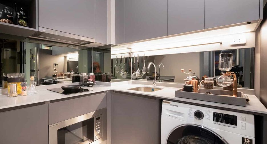 For sale 1 bed condo in Khlong Toei, Bangkok