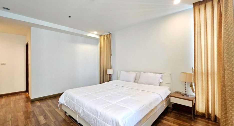 For rent 2 bedrooms condo in Pathum Wan, Bangkok