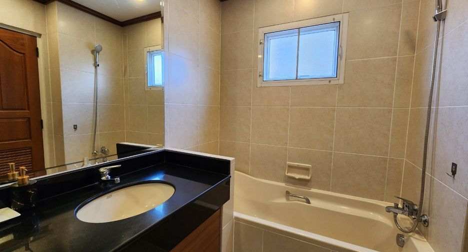 For rent 3 bedrooms condo in Watthana, Bangkok
