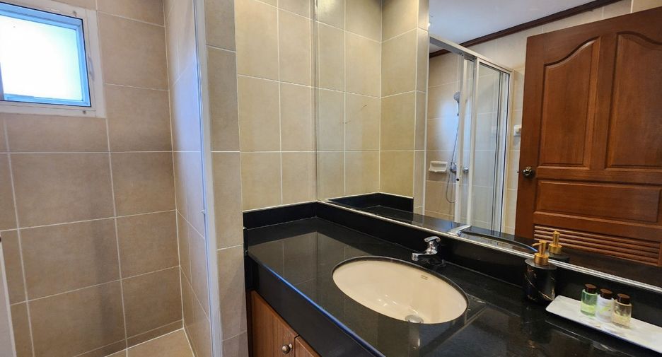 For rent 3 bedrooms condo in Watthana, Bangkok