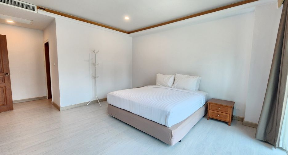 For rent 3 bedrooms condo in Watthana, Bangkok