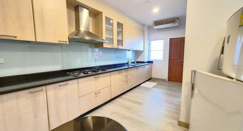 For rent 3 bedrooms condo in Watthana, Bangkok