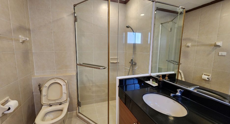 For rent 3 bedrooms condo in Watthana, Bangkok