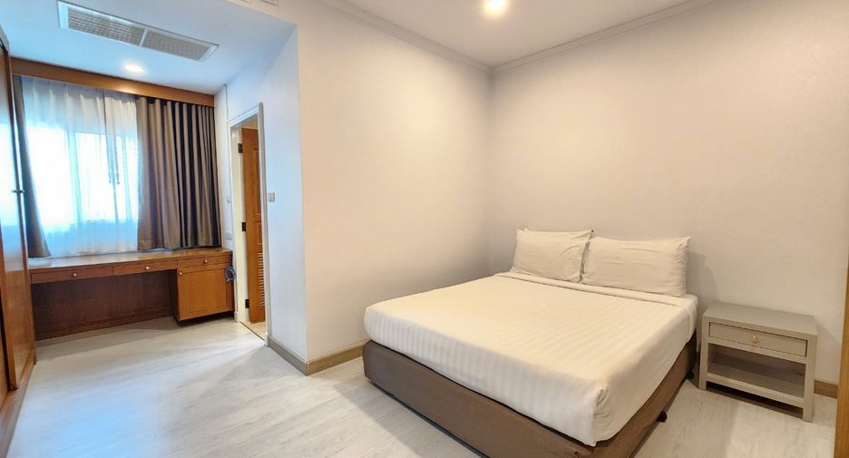 For rent 3 bedrooms condo in Watthana, Bangkok