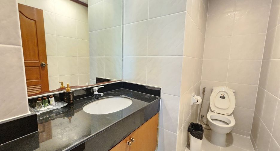 For rent 3 bedrooms condo in Watthana, Bangkok