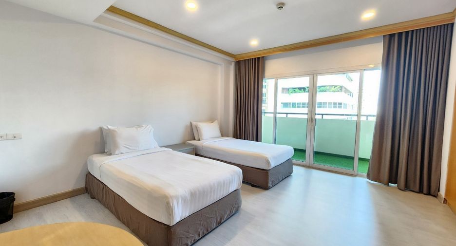 For rent 3 bedrooms condo in Watthana, Bangkok