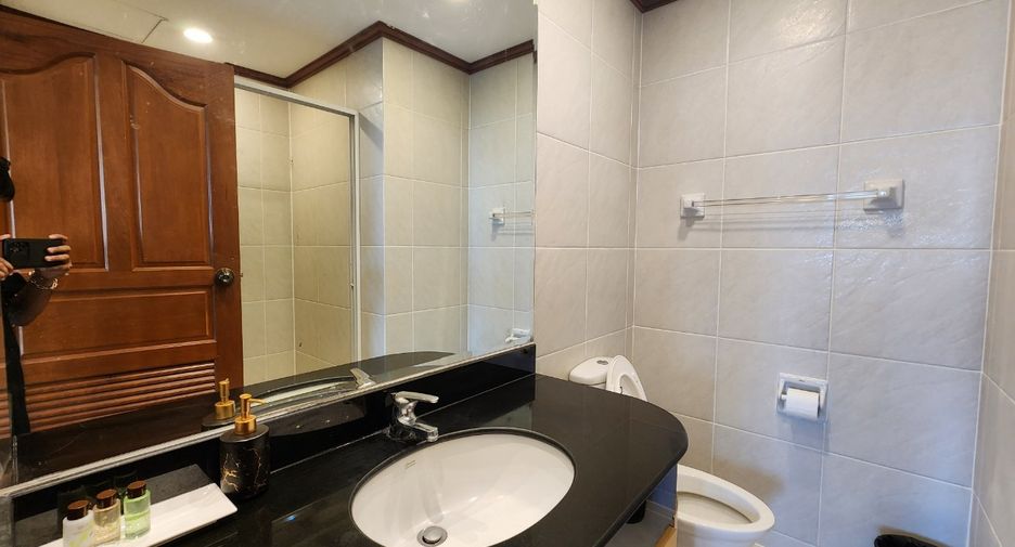 For rent 3 bedrooms condo in Watthana, Bangkok
