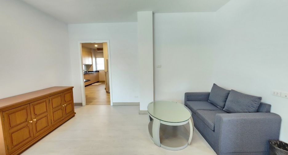 For rent 3 bedrooms condo in Watthana, Bangkok