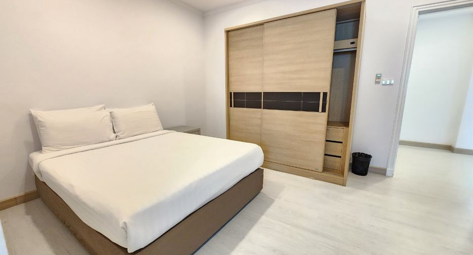 For rent 3 bedrooms condo in Watthana, Bangkok