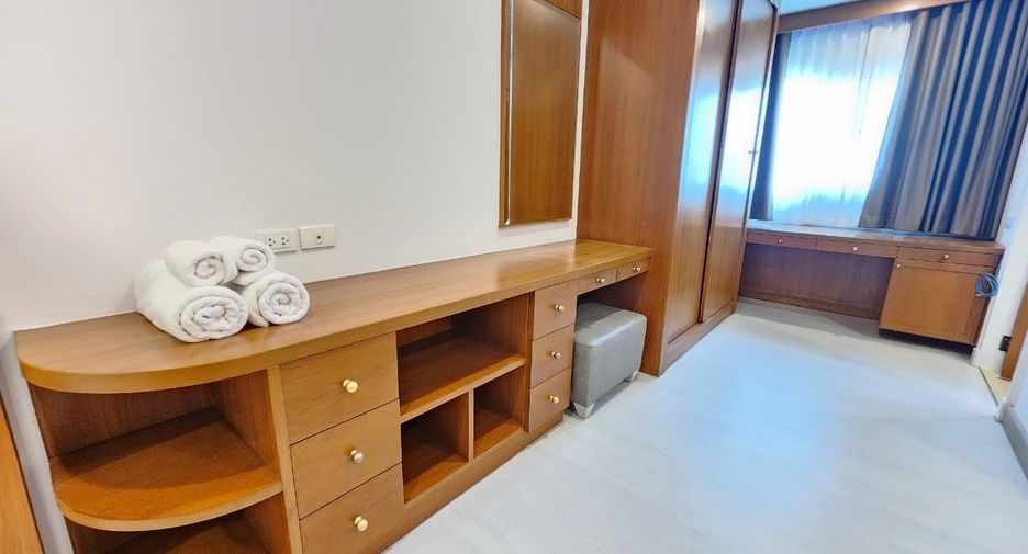 For rent 3 bedrooms condo in Watthana, Bangkok