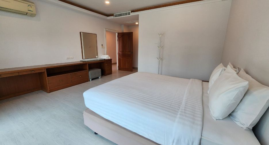For rent 3 bedrooms condo in Watthana, Bangkok