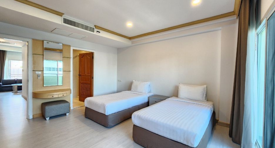 For rent 3 bedrooms condo in Watthana, Bangkok