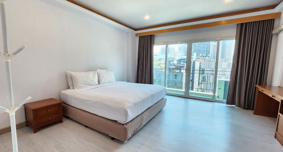 For rent 3 bedrooms condo in Watthana, Bangkok