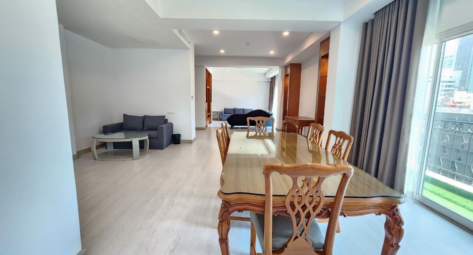 For rent 3 bedrooms condo in Watthana, Bangkok