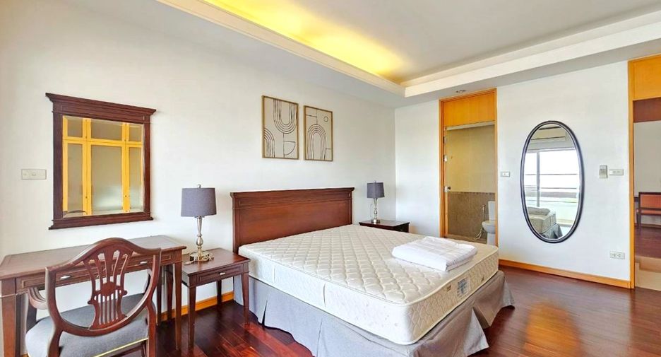 For rent 3 bedrooms condo in Sathon, Bangkok