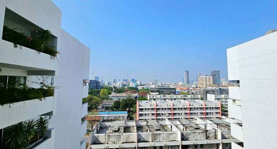 For rent 3 bedrooms condo in Sathon, Bangkok