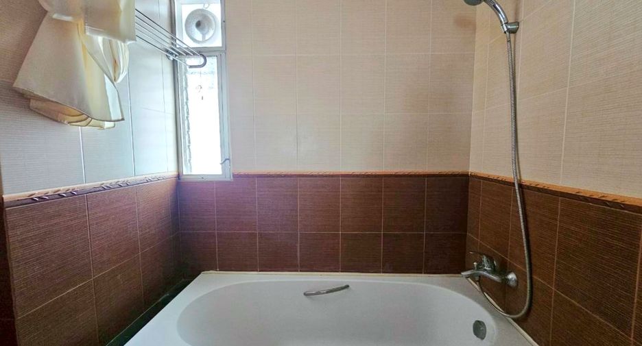 For rent 3 bedrooms condo in Sathon, Bangkok