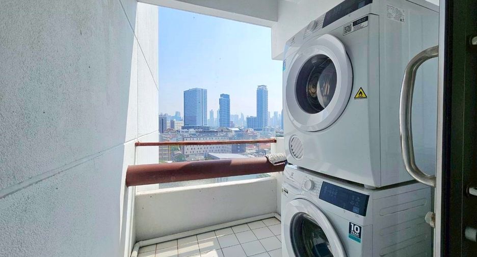 For rent 3 bedrooms condo in Sathon, Bangkok