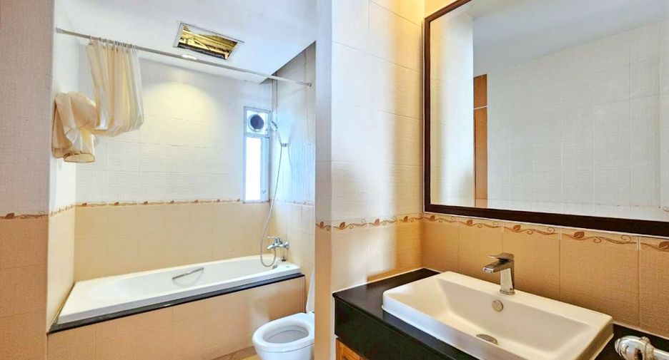 For rent 3 bedrooms condo in Sathon, Bangkok