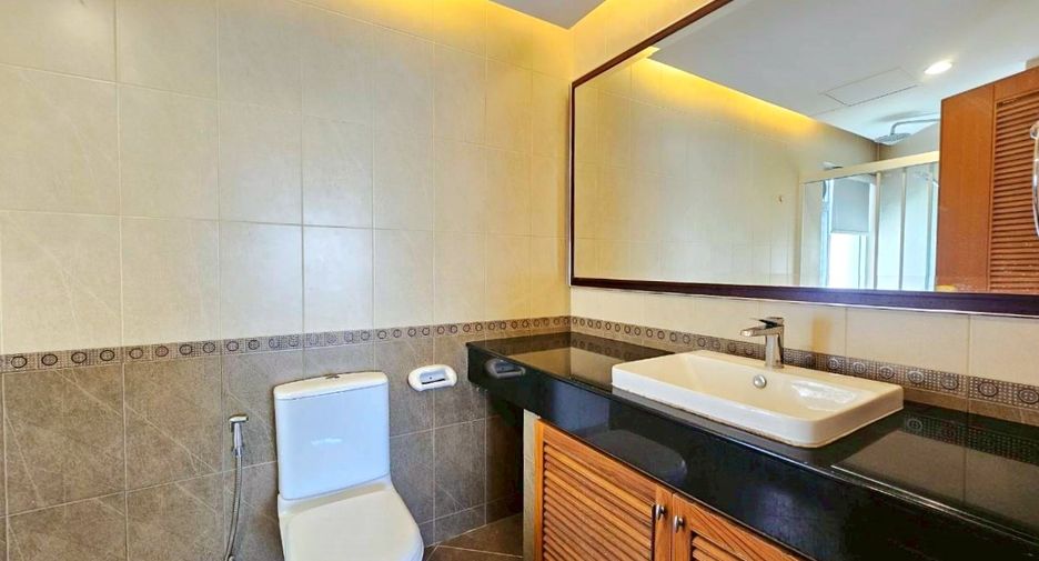 For rent 3 bedrooms condo in Sathon, Bangkok