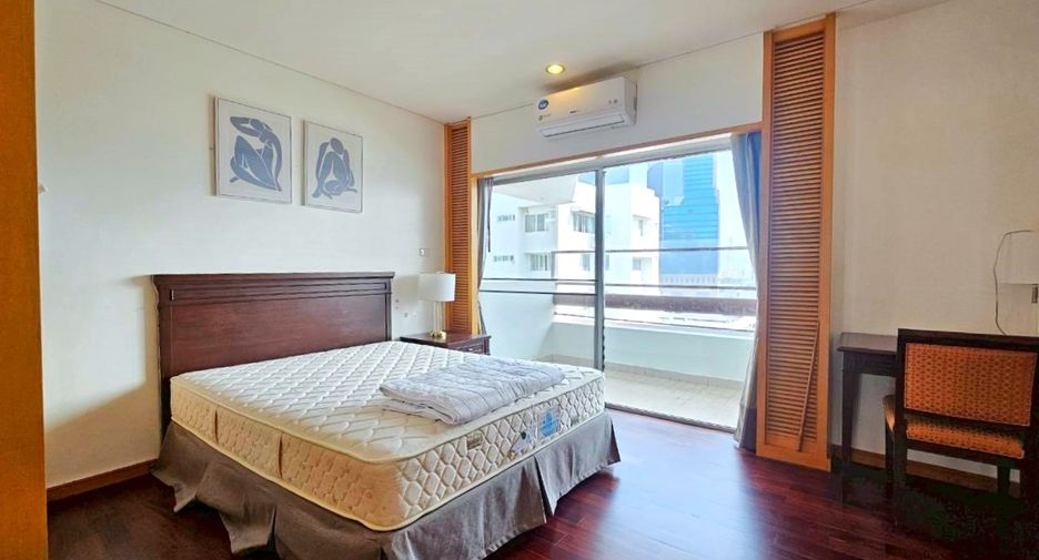 For rent 3 bedrooms condo in Sathon, Bangkok