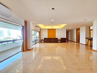 For rent 3 bedrooms condo in Sathon, Bangkok