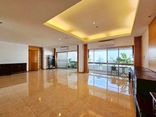 For rent 3 bedrooms condo in Sathon, Bangkok