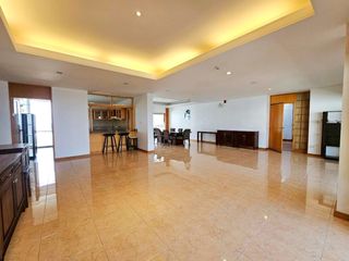 For rent 3 bedrooms condo in Sathon, Bangkok