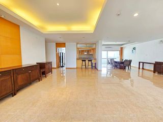 For rent 3 bedrooms condo in Sathon, Bangkok