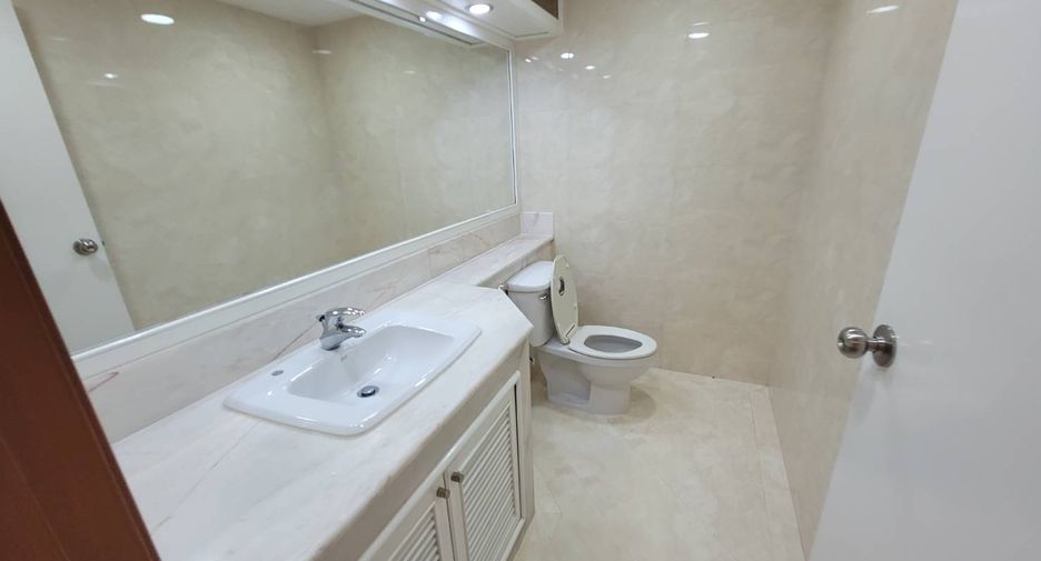 For rent 3 ベッドルーム condo in Pathum Wan, Bangkok