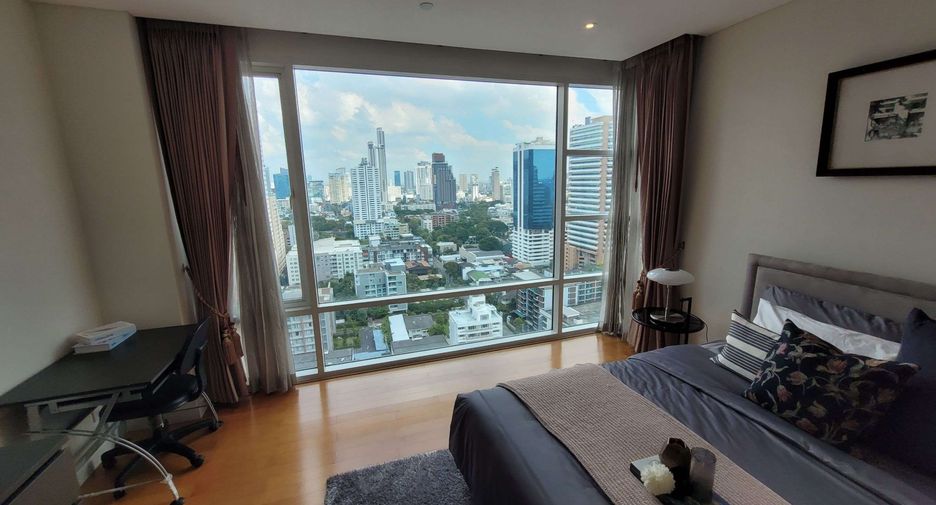 For rent 2 bedrooms condo in Khlong Toei, Bangkok