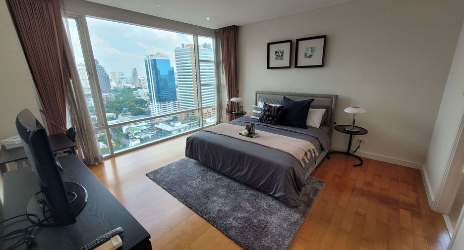 For rent 2 bedrooms condo in Khlong Toei, Bangkok