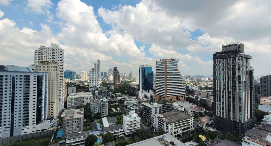 For rent 2 bedrooms condo in Khlong Toei, Bangkok