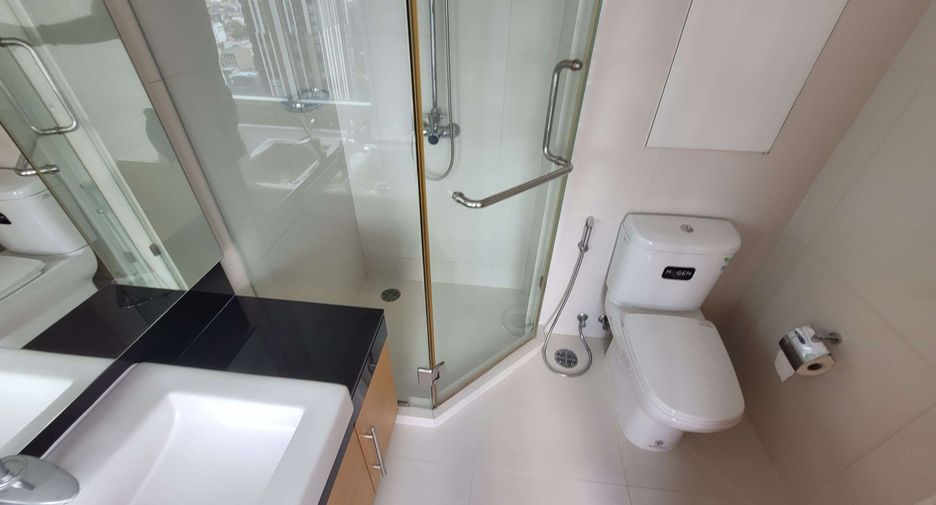 For rent 2 bedrooms condo in Khlong Toei, Bangkok