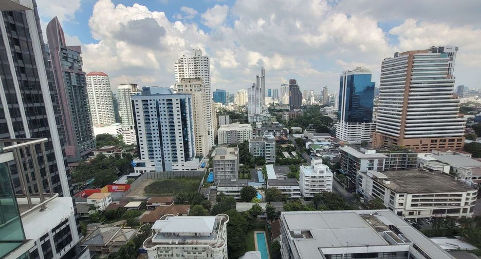 For rent 2 bedrooms condo in Khlong Toei, Bangkok
