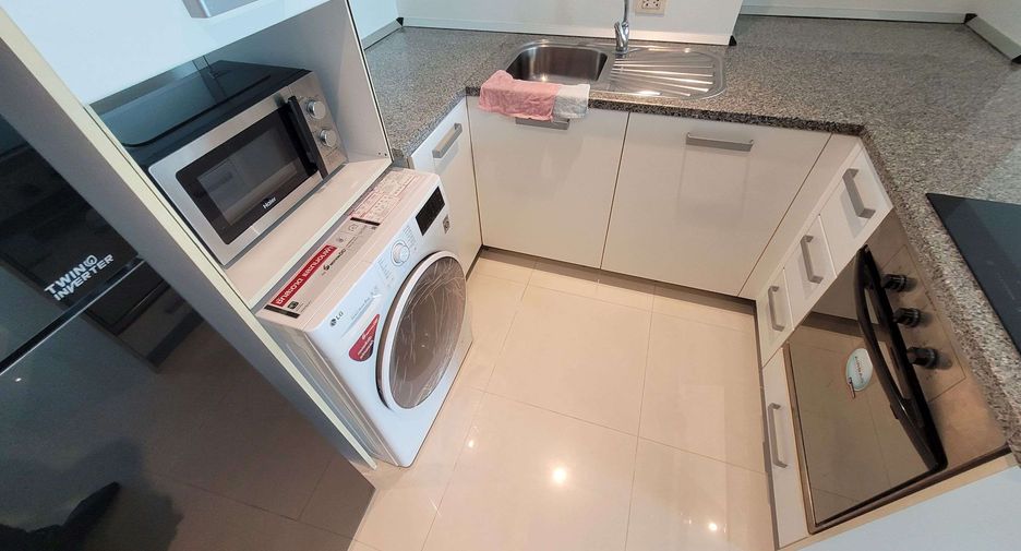 For rent 2 bedrooms condo in Khlong Toei, Bangkok
