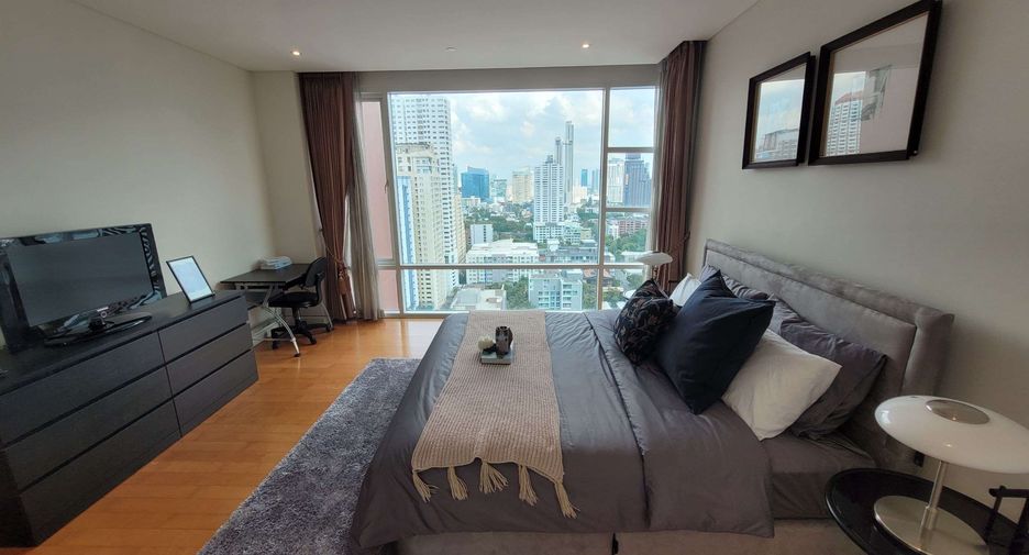 For rent 2 bedrooms condo in Khlong Toei, Bangkok