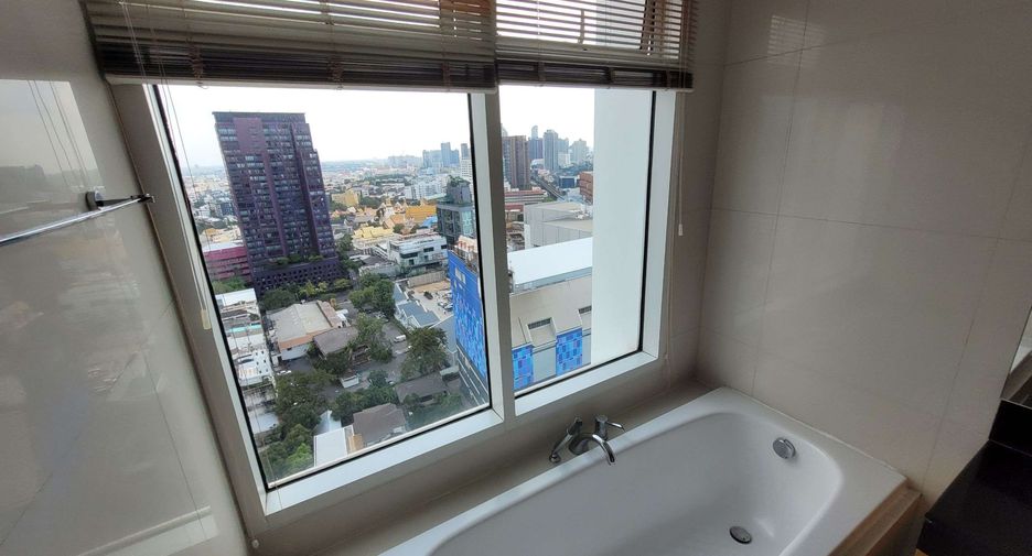 For rent 2 bedrooms condo in Khlong Toei, Bangkok